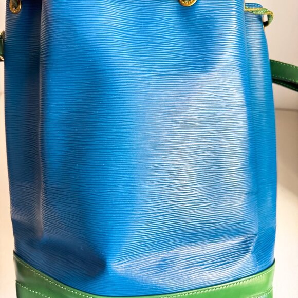 Louis Vouitton 1995 Noé Blue Green Bicolour Epi Leather Drawstring Bucket Bag. - Picture 8 of 13